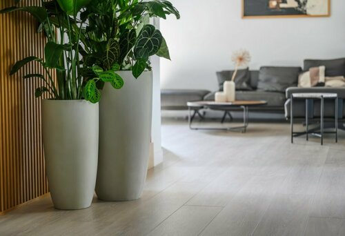 Moderner Planztopf mit schlanker, hoher Form MyTraumgarten