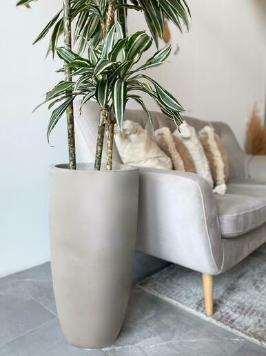 Moderner Planztopf mit schlanker, hoher Form MyTraumgarten